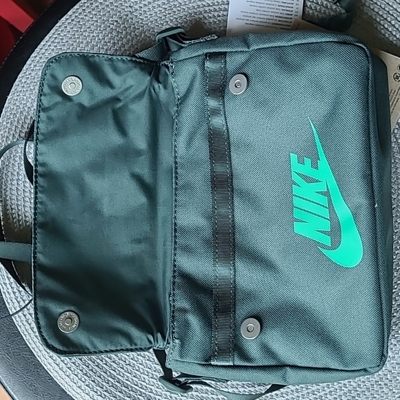 Nike Crossbody Bag - Picture 12 of 16